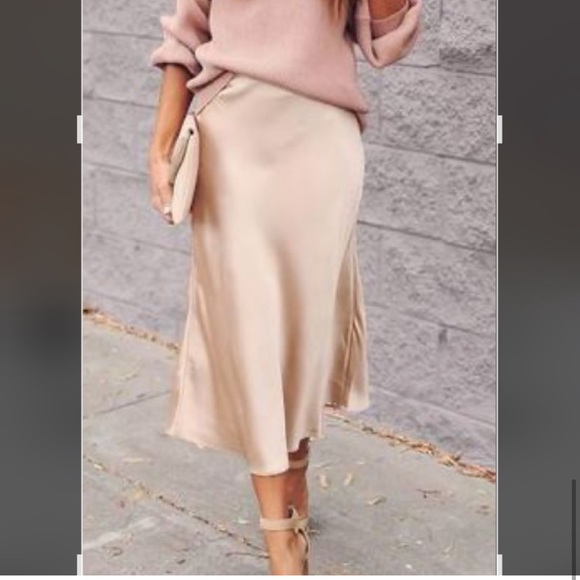 Rachel Zoe Dresses & Skirts - Rachel Zoe champagne silky elastic waist slit skirt